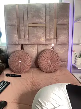 salomecute21 online show from October 11, 2025, 1:45 pm