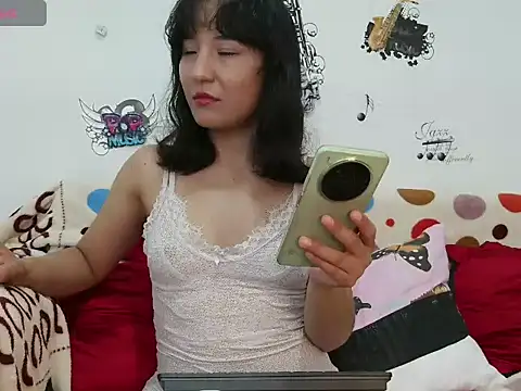 Natzu Choi online show from May 18, 2026, 2:55 am