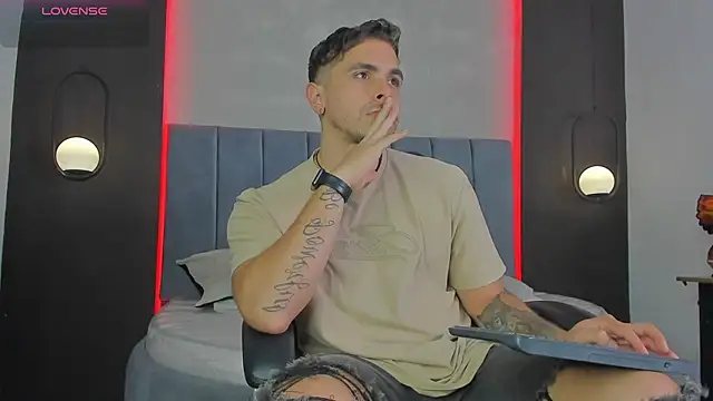 Liam walk  online show from March 30, 2026, 8:21 pm