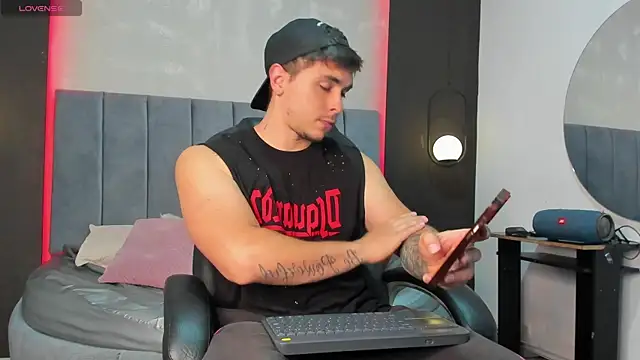 Liam walk  online show from September 16, 2025, 12:11 am