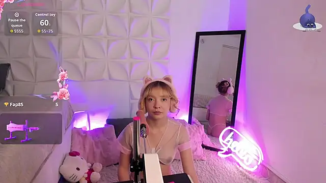 JuliethMoss online show from October 1, 2025, 8:35 pm