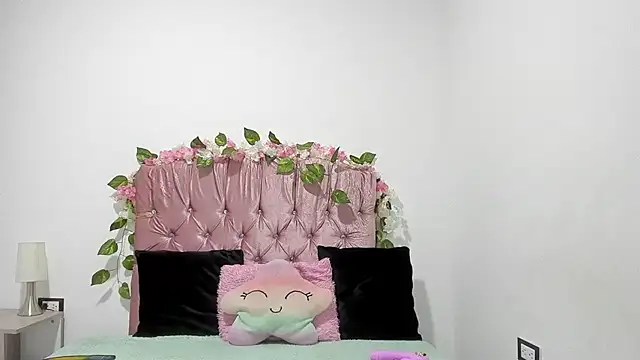 ivy moon05 online show from October 22, 2025, 5:01 pm