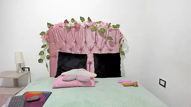 ivy moon05 online show from October 20, 2025, 4:29 pm