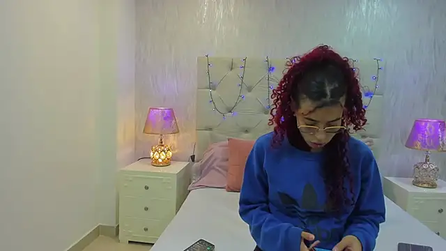 Pamelamiler   online show from September 16, 2025, 12:17 pm