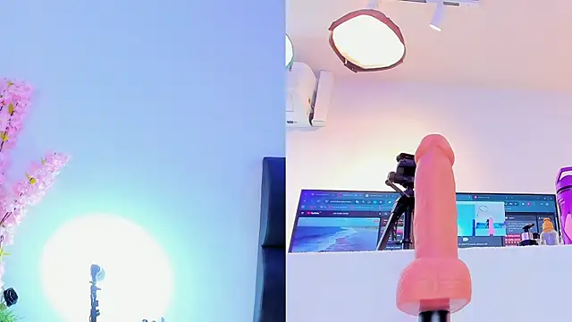 maily zanss online show from February 19, 2026, 8:06 pm