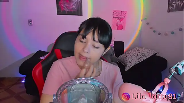 lila kitty81 online show from October 8, 2025, 8:31 pm