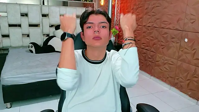 alandelrey57 online show from January 8, 2026, 7:47 am