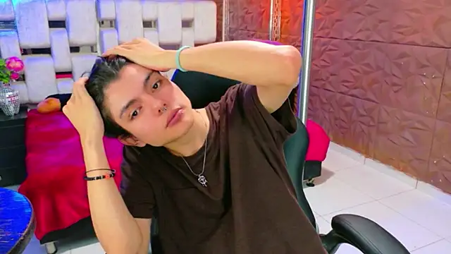 alandelrey57 online show from February 21, 2026, 4:03 am