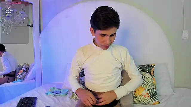 JoshuaSanzz online show from September 12, 2025, 4:12 am