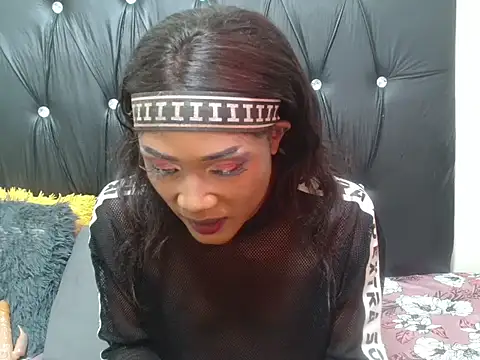 Lsnickykhanyile online show from November 12, 2025, 5:28 pm