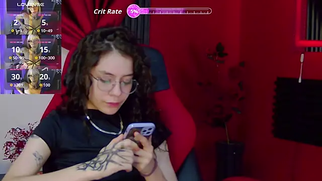 Snapshot of RavennMoonn chatting on October 4, 2025, 9:05 pm RavennMoonn online show from October 4, 2025, 9:05 pm