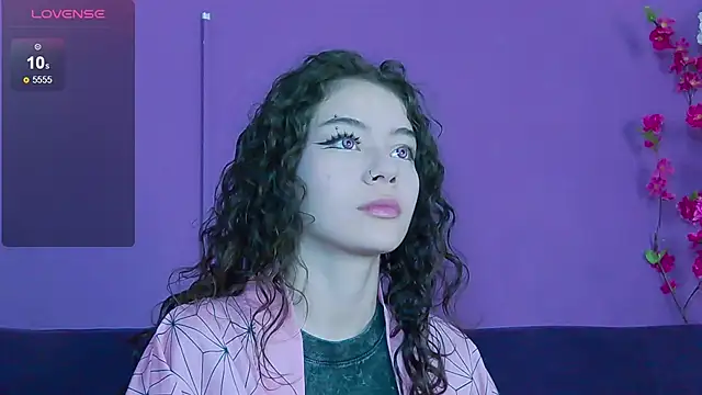 Snapshot of RavennMoonn chatting on September 16, 2025, 7:59 pm RavennMoonn online show from September 16, 2025, 7:59 pm