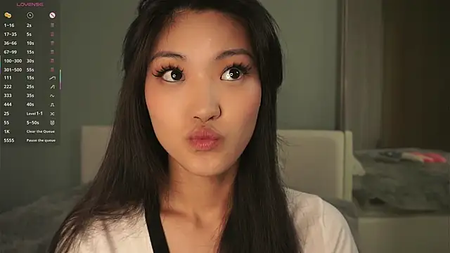 Snapshot of FancyEsten chatting on September 26, 2025, 8:21 am FancyEsten online show from September 26, 2025, 8:21 am