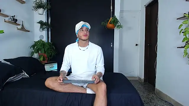 Borsalino Adam online show from November 24, 2025, 7:03 pm