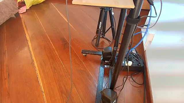 zarah andrew   online show from November 21, 2025, 11:53 am