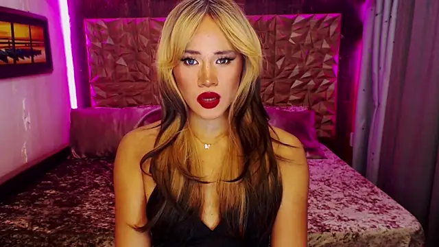 Snapshot of YllanaAltheaXxX chatting on November 18, 2025, 6:22 pm YllanaAltheaXxX online show from November 18, 2025, 6:22 pm