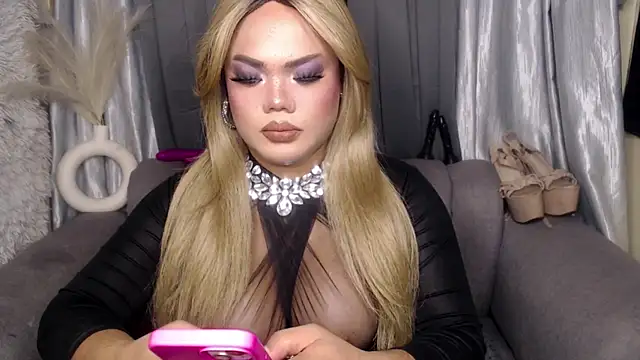 10inchs Maxie online show from November 26, 2025, 5:24 pm