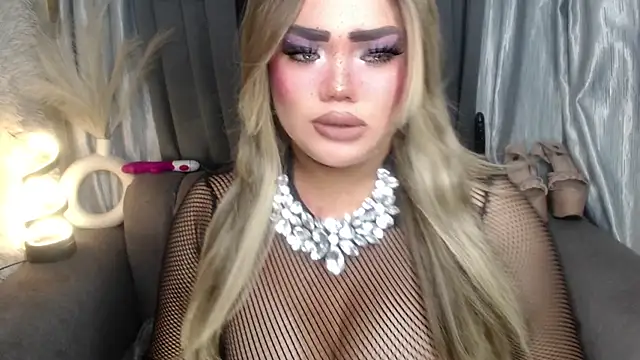 10inchs Maxie online show from November 29, 2025, 11:10 am