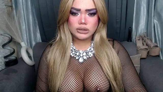 10inchs Maxie online show from November 30, 2025, 8:04 am