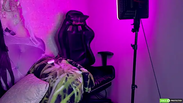 WilliamDyson online show from October 29, 2025, 4:44 am