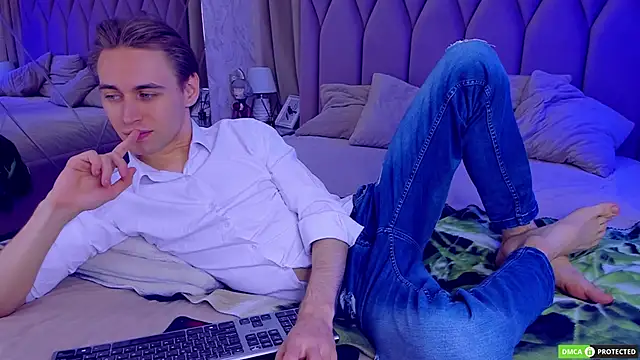 WilliamDyson online show from October 13, 2025, 3:19 am