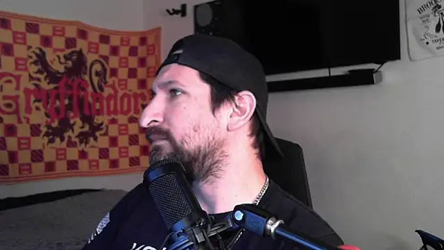 DevilPup75  online show from September 12, 2025, 3:28 am