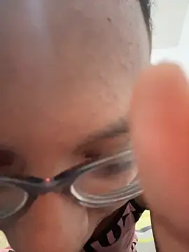 Snapshot of Valen1800 chatting on September 30, 2025, 2:06 am Valen1800 online show from September 30, 2025, 2:06 am