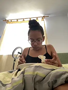 Snapshot of Valen1800 chatting on October 16, 2025, 6:38 pm Valen1800 online show from October 16, 2025, 6:38 pm