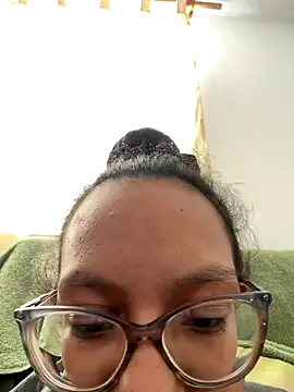 Snapshot of Valen1800 chatting on October 8, 2025, 7:25 pm Valen1800 online show from October 8, 2025, 7:25 pm