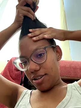 Snapshot of Valen1800 chatting on October 5, 2025, 2:19 pm Valen1800 online show from October 5, 2025, 2:19 pm