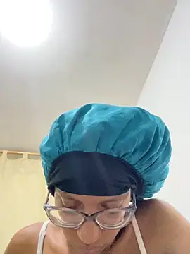 Snapshot of Valen1800 chatting on October 30, 2025, 12:09 am Valen1800 online show from October 30, 2025, 12:09 am