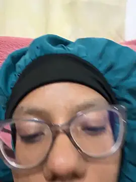 Snapshot of Valen1800 chatting on October 8, 2025, 2:02 am Valen1800 online show from October 8, 2025, 2:02 am