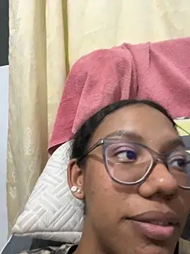 Snapshot of Valen1800 chatting on September 15, 2025, 12:55 am Valen1800 online show from September 15, 2025, 12:55 am