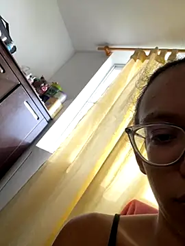 Snapshot of Valen1800 chatting on November 20, 2025, 1:34 pm Valen1800 online show from November 20, 2025, 1:34 pm