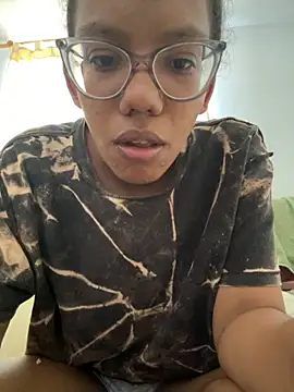 Snapshot of Valen1800 chatting on October 14, 2025, 6:41 pm Valen1800 online show from October 14, 2025, 6:41 pm