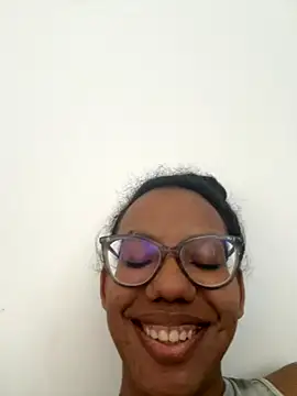 Snapshot of Valen1800 chatting on October 20, 2025, 8:31 pm Valen1800 online show from October 20, 2025, 8:31 pm