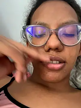 Snapshot of Valen1800 chatting on September 21, 2025, 6:46 pm Valen1800 online show from September 21, 2025, 6:46 pm