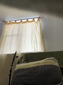 Snapshot of Valen1800 chatting on October 15, 2025, 7:00 pm Valen1800 online show from October 15, 2025, 7:00 pm