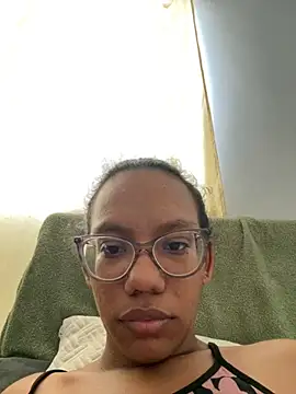 Snapshot of Valen1800 chatting on October 24, 2025, 8:08 pm Valen1800 online show from October 24, 2025, 8:08 pm