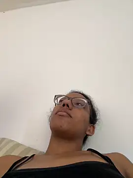 Snapshot of Valen1800 chatting on November 19, 2025, 1:22 pm Valen1800 online show from November 19, 2025, 1:22 pm