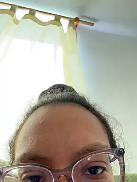 Snapshot of Valen1800 chatting on October 9, 2025, 3:01 pm Valen1800 online show from October 9, 2025, 3:01 pm