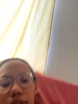 Snapshot of Valen1800 chatting on November 7, 2025, 3:16 pm Valen1800 online show from November 7, 2025, 3:16 pm