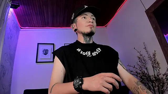 tyler jones  online show from October 1, 2025, 4:06 am