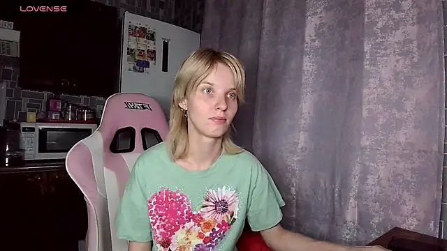 Snapshot of Madelaineses chatting on June 25, 2026, 3:06 pm Madelaineses online show from June 25, 2026, 3:06 pm