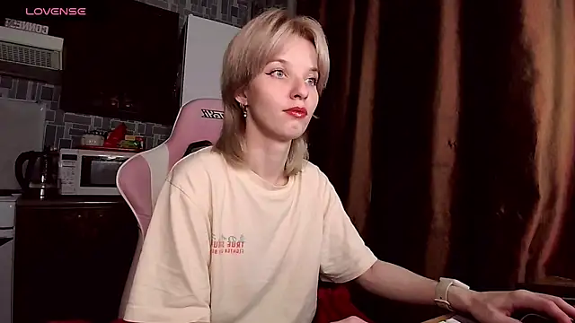 Snapshot of Madelaineses chatting on May 28, 2026, 5:30 pm Madelaineses online show from May 28, 2026, 5:30 pm