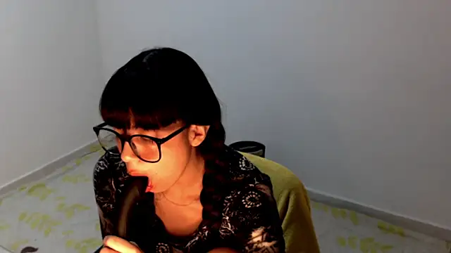 Snapshot of meganmiauu chatting on May 30, 2026, 12:44 pm meganmiauu online show from May 30, 2026, 12:44 pm