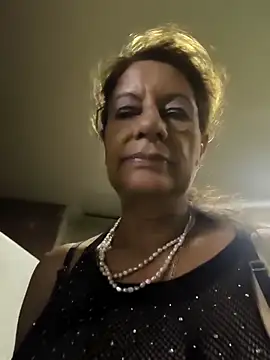 MaryeLunna online show from October 31, 2025, 11:33 pm