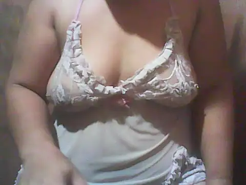 Snapshot of Azrielxx05 chatting on October 12, 2025, 3:35 pm Azrielxx05 online show from October 12, 2025, 3:35 pm
