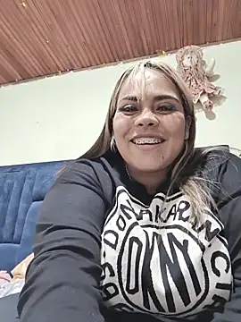 Snapshot of EmilyDuran_ chatting on December 19, 2025, 5:43 am EmilyDuran online show from December 19, 2025, 5:43 am