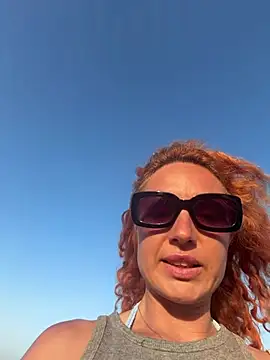 Reddgiirl online show from May 29, 2026, 7:09 pm